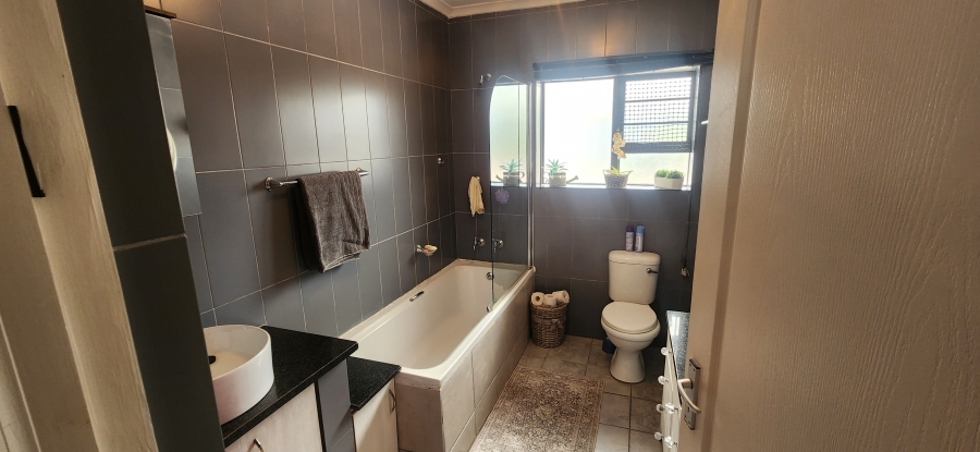 6 Bedroom Property for Sale in Dana Bay Western Cape